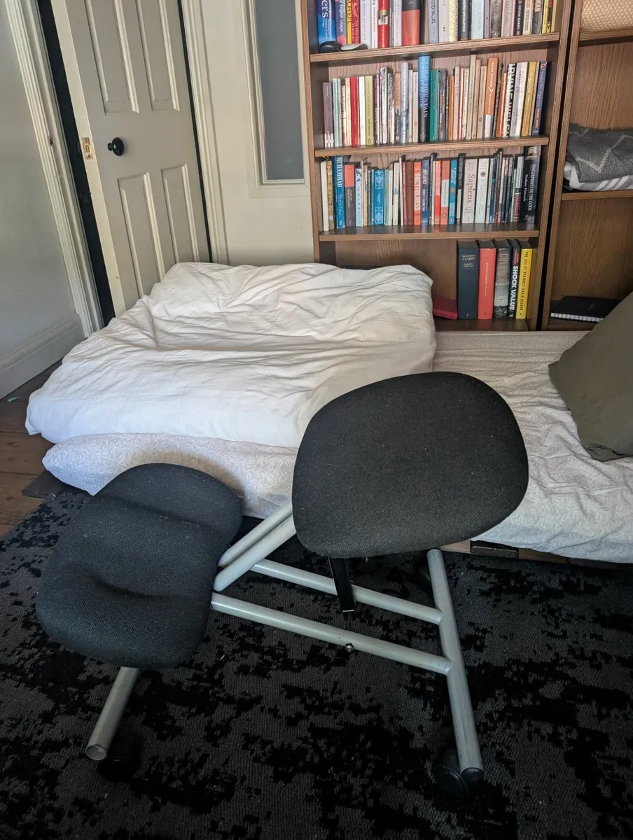 Kneeling chair