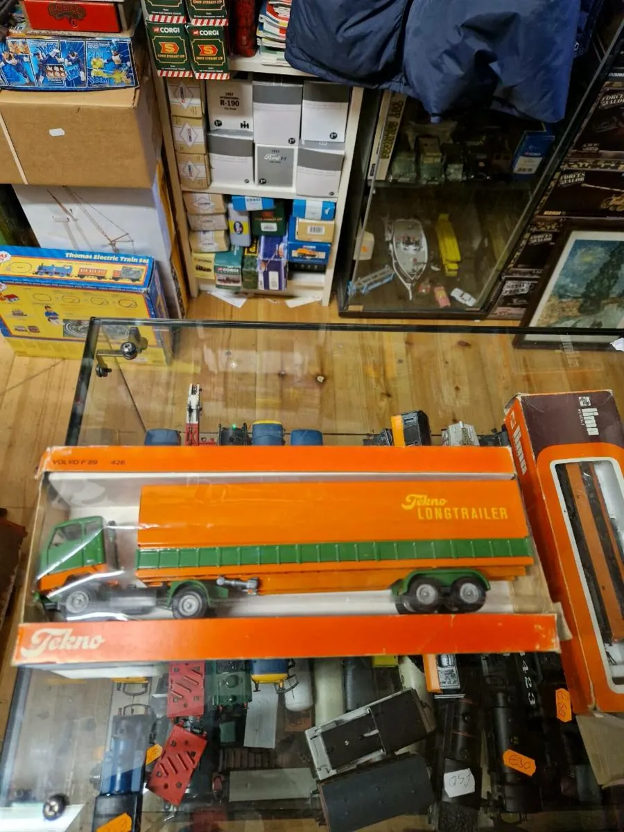 Corgi Tekno Volvo Tractor Unit and Trailer 1.50 - Image 4