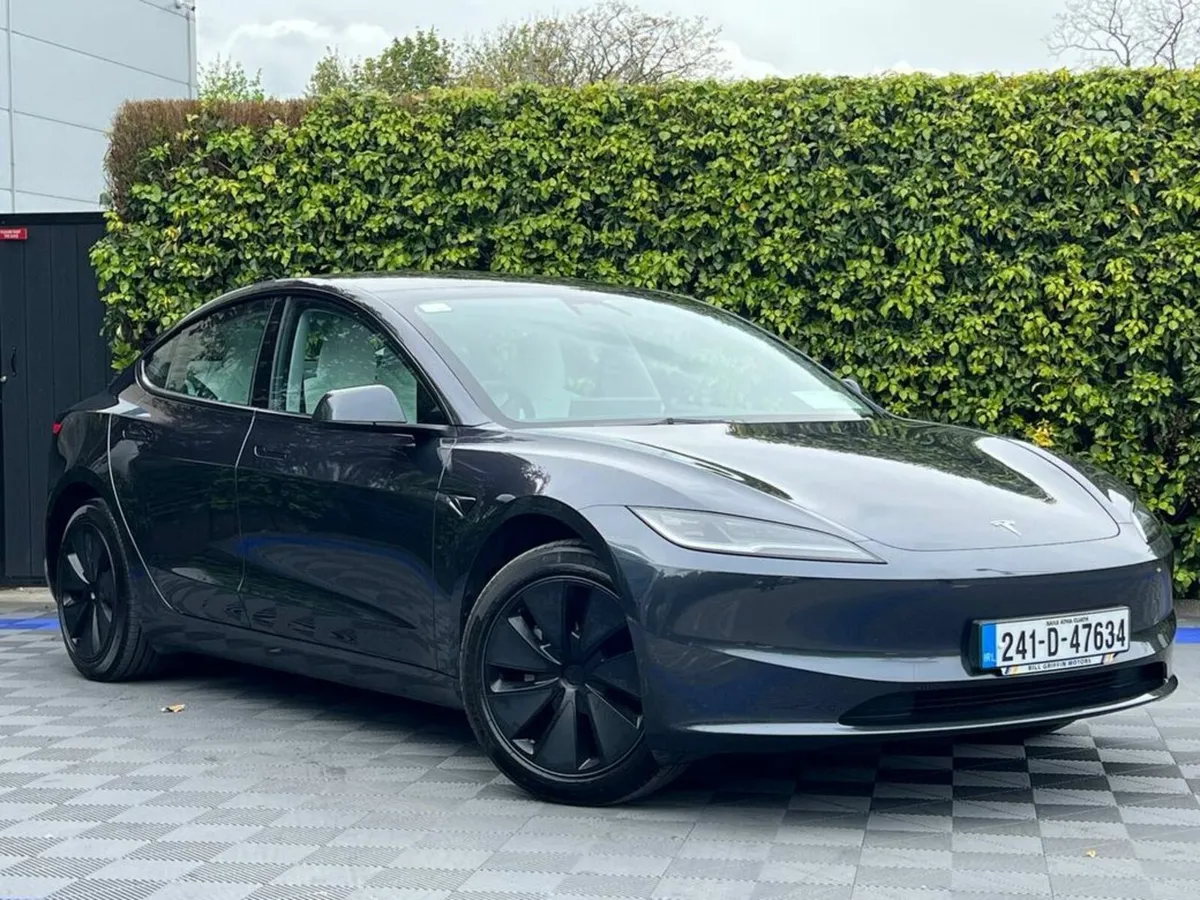 Tesla Model 3 PANORAMIC SUNROOF // VERY LOW MILEAG - Image 1