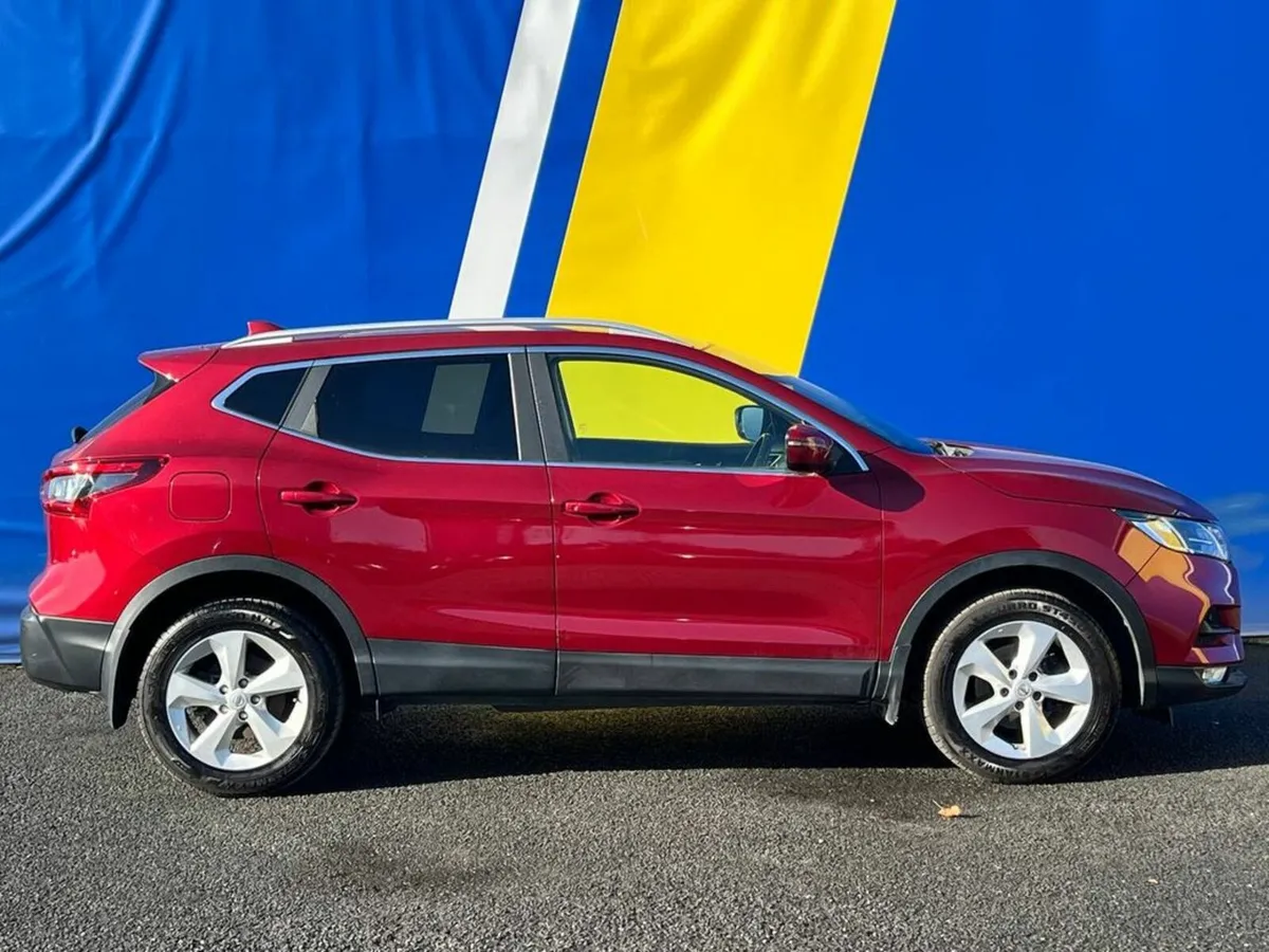 Nissan Qashqai 1.3 SV // PANORAMIC SUNROOF // PARK - Image 3