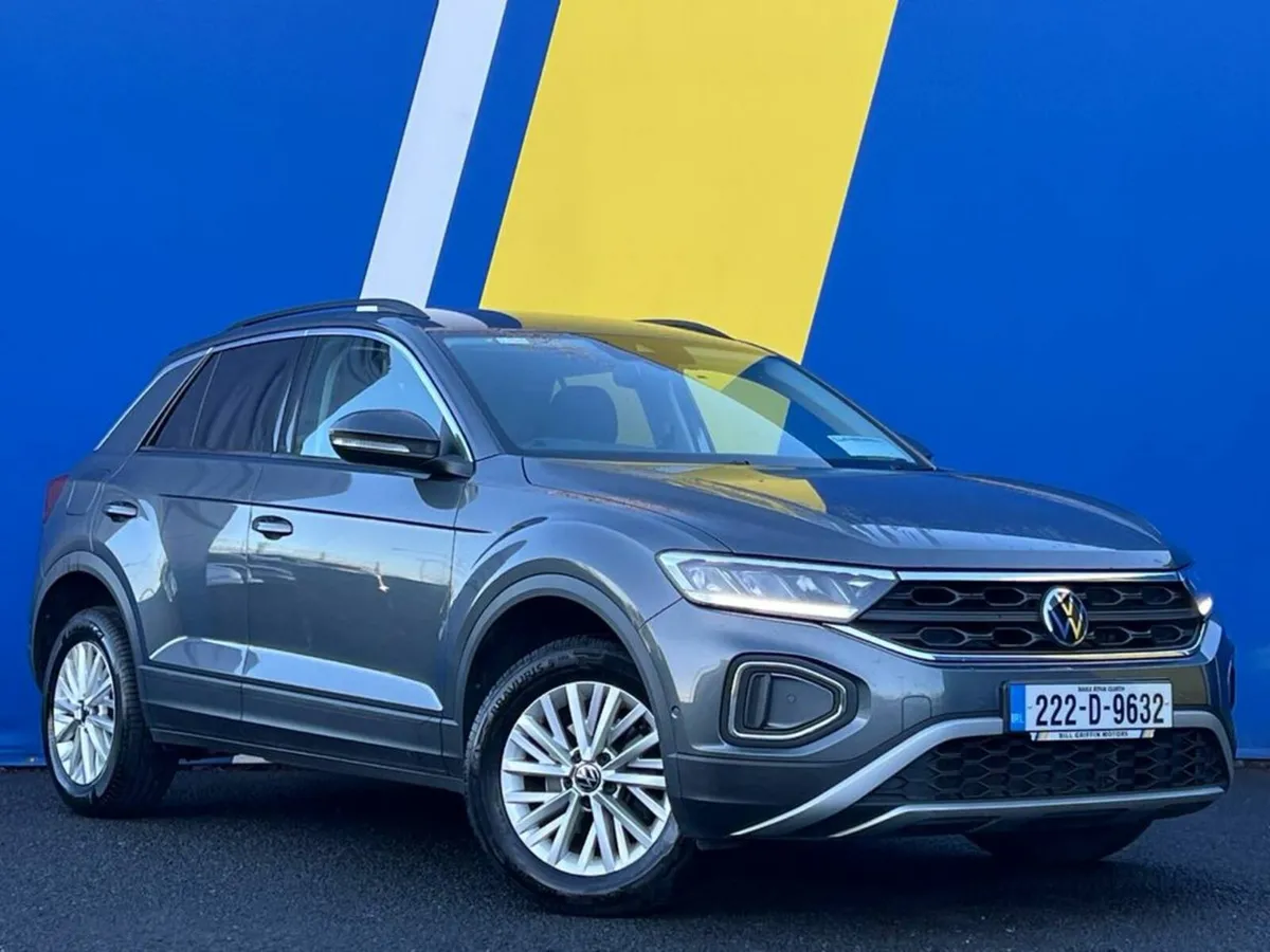 Volkswagen T-Roc LIFE 1.0 TSI // 360 DEGREE PARKIN - Image 1