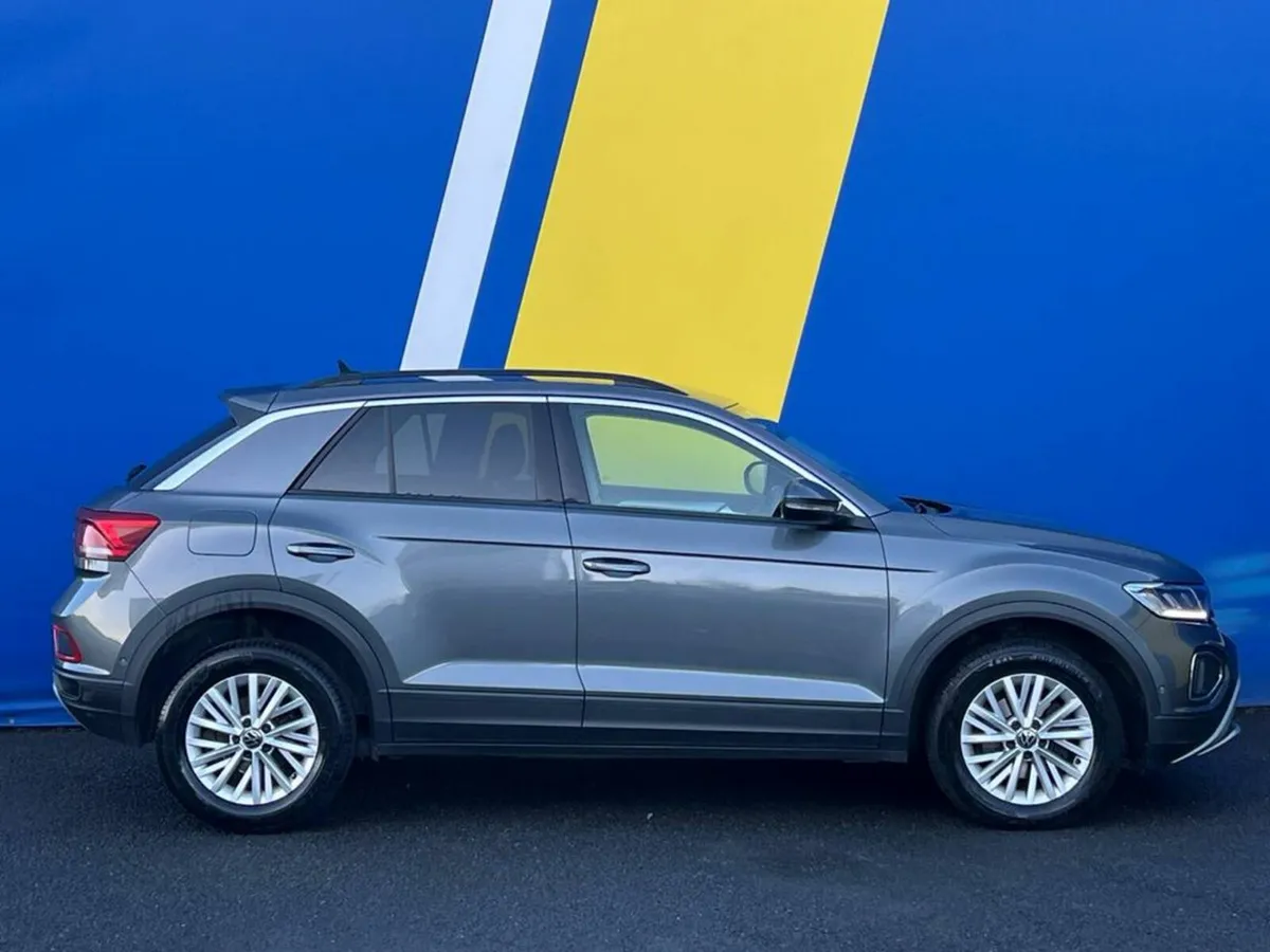 Volkswagen T-Roc LIFE 1.0 TSI // 360 DEGREE PARKIN - Image 2