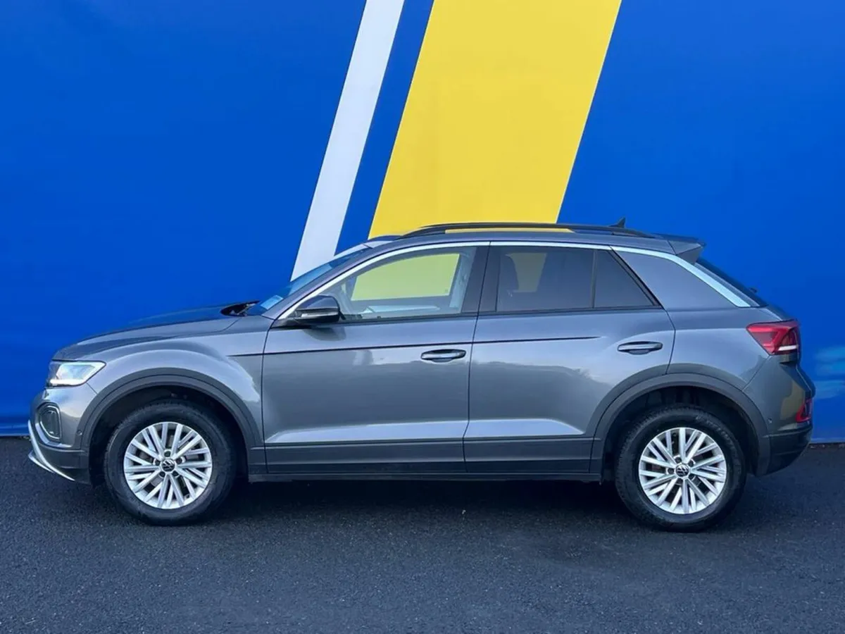 Volkswagen T-Roc LIFE 1.0 TSI // 360 DEGREE PARKIN - Image 3