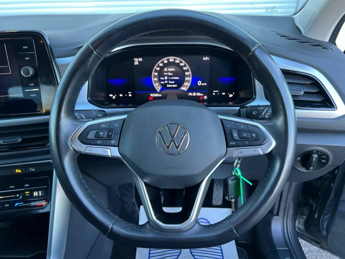 Volkswagen T-Roc LIFE 1.0 TSI // 360 DEGREE PARKIN - Image 4
