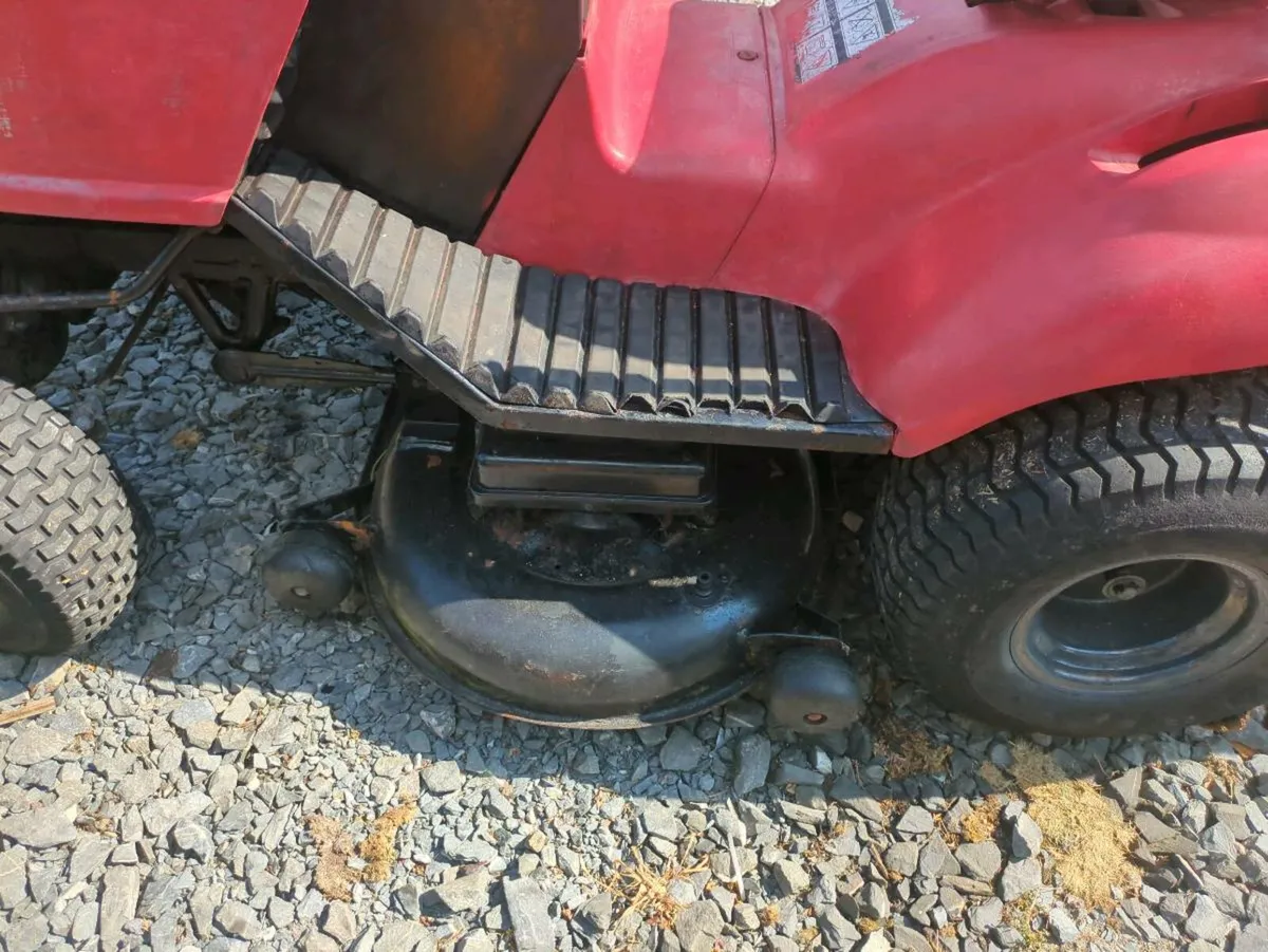 Ride on lawnmower - Image 3