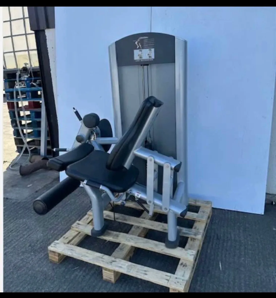 Life fitness signature leg extension - Image 2