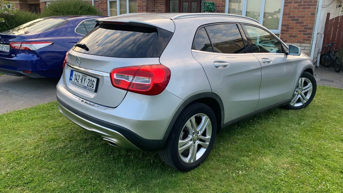 Mercedes Benz GLA 220D - Image 2