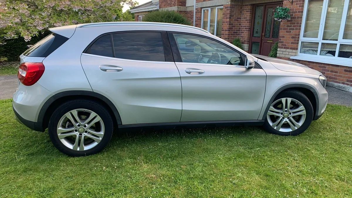 Mercedes Benz GLA 220D - Image 3