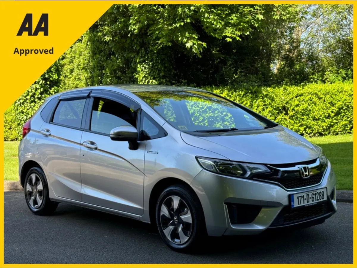Honda Fit 1.5 HYBRID AUTO 2017 *APPLE CARPLAY* - Image 1
