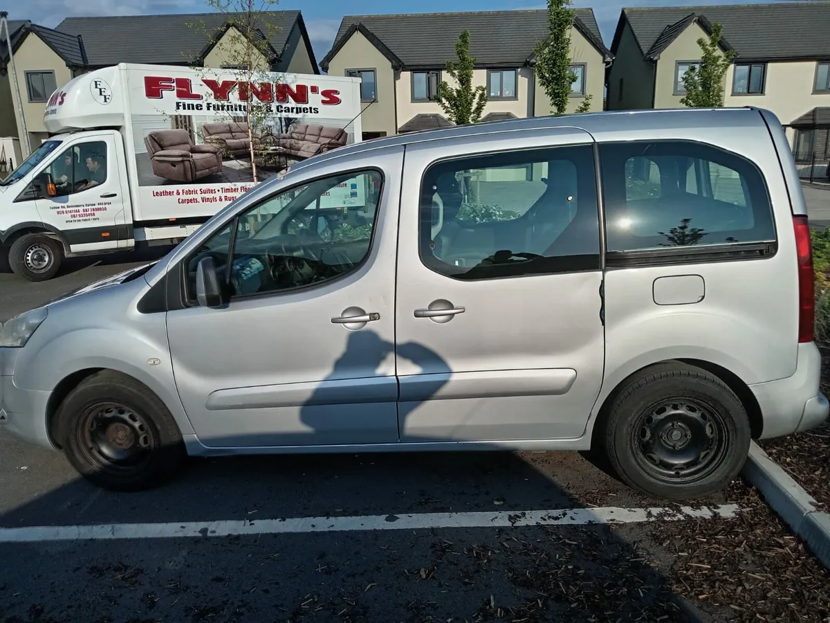 2011 wheelchair accessible peugeot partner - Image 3