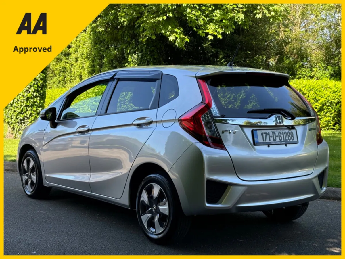 Honda Fit 1.5 HYBRID AUTO 2017 *APPLE CARPLAY* - Image 4