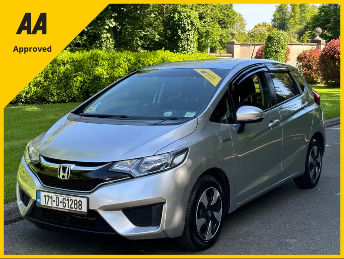 Honda Fit 1.5 HYBRID AUTO 2017 *APPLE CARPLAY* - Image 2