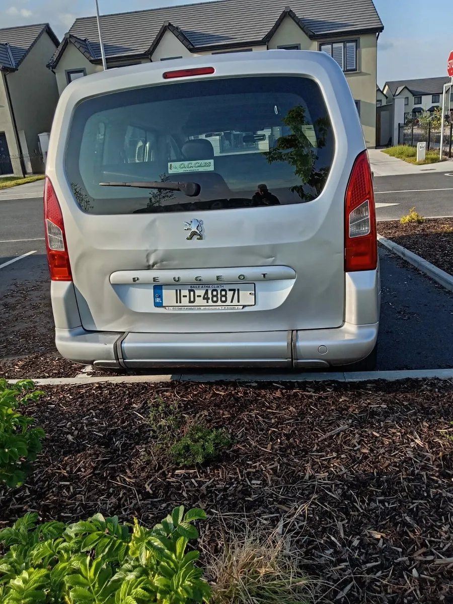 2011 wheelchair accessible peugeot partner - Image 4