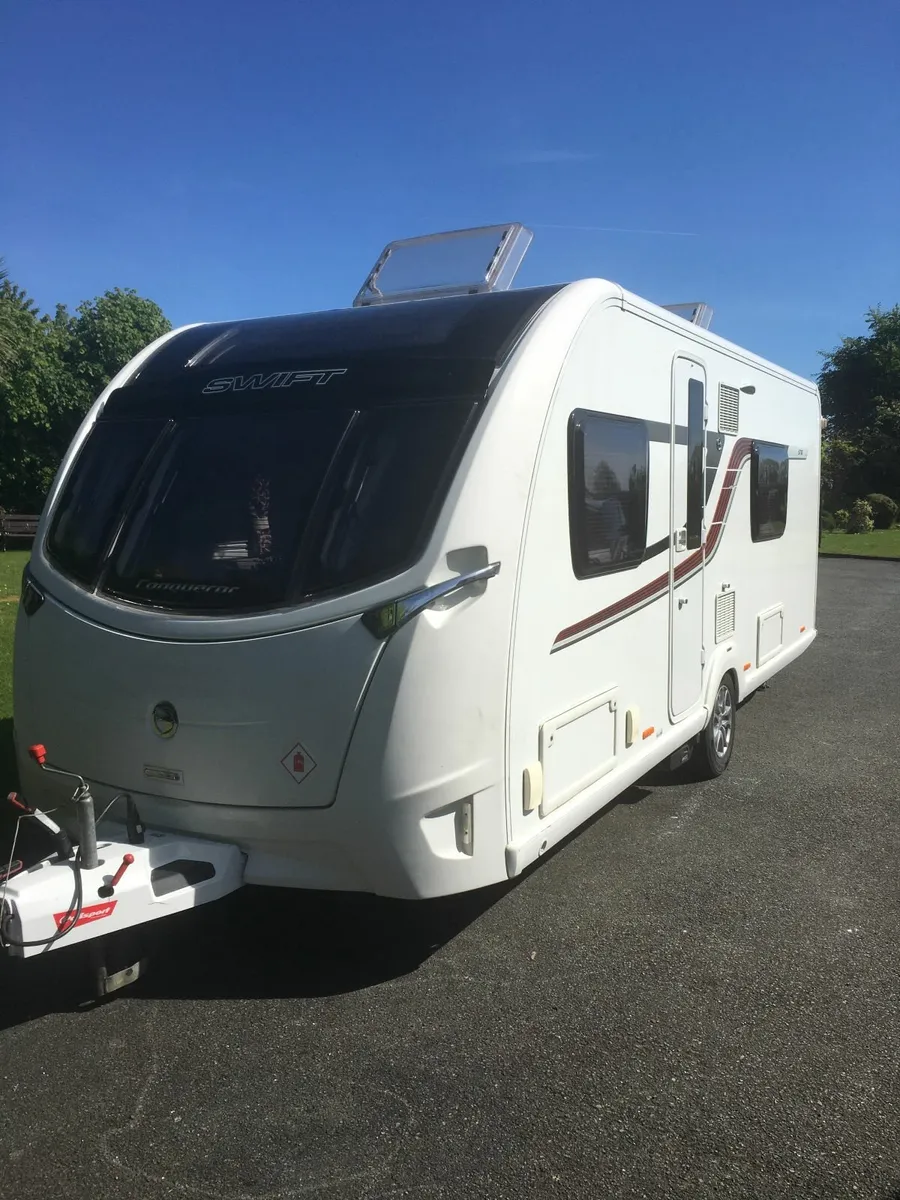 Swift Conqueror Fixed Bed Luxury Touring Caravan - Image 3