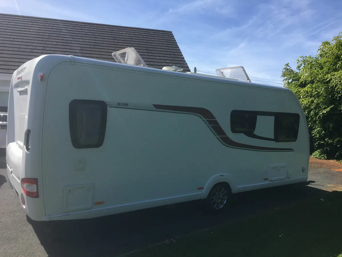 Swift Conqueror Fixed Bed Luxury Touring Caravan - Image 4