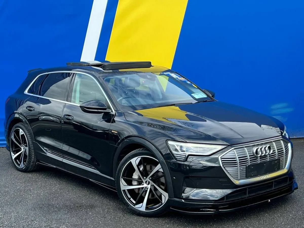 Audi e-tron SPORT 50 QUATTRO // OPENING PAN SUNROO - Image 1