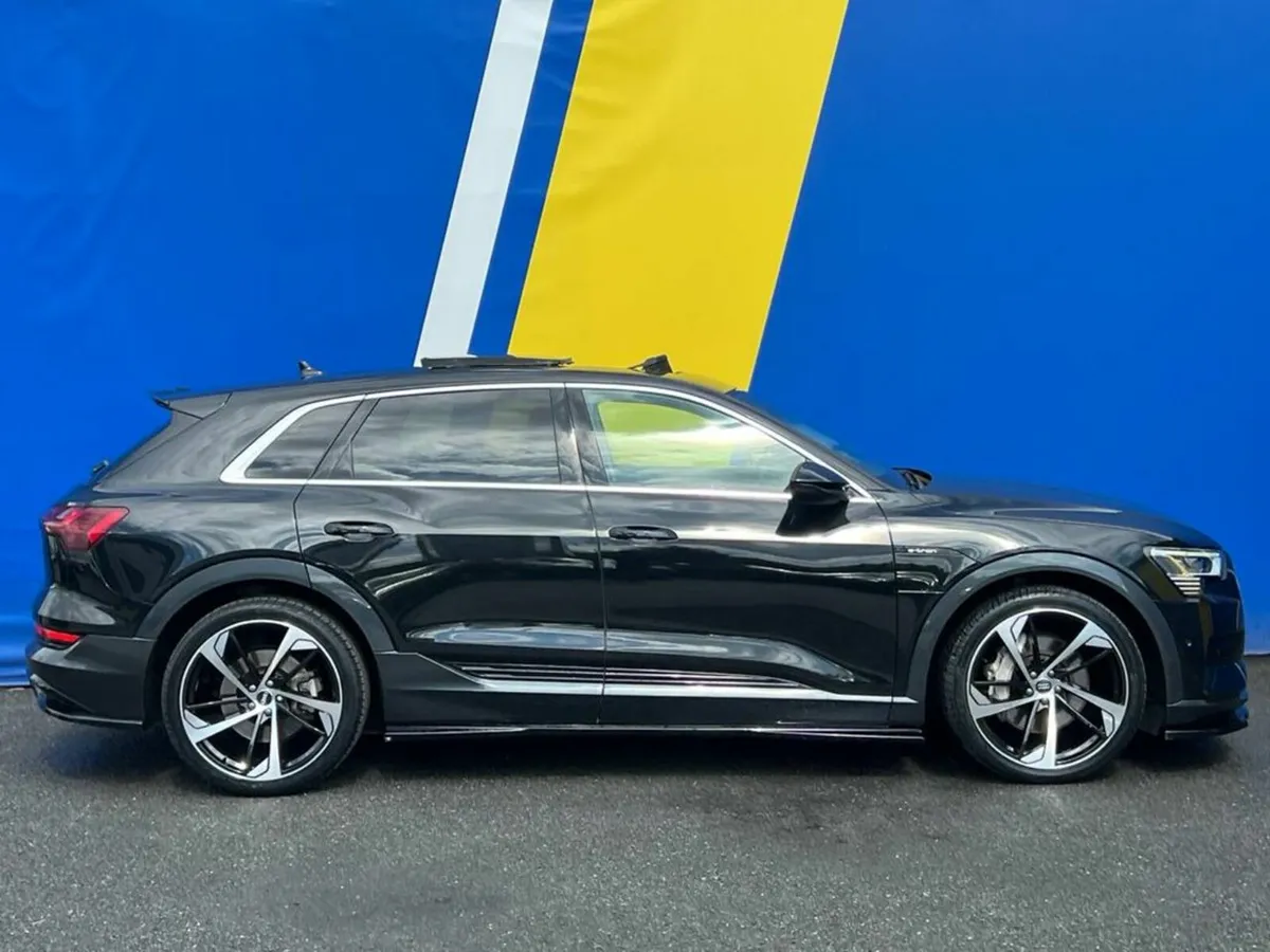 Audi e-tron SPORT 50 QUATTRO // OPENING PAN SUNROO - Image 4