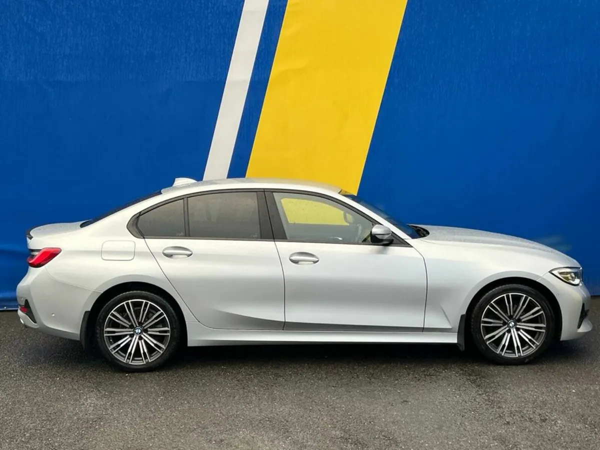 BMW 3-Series 318D SE // SAT NAV // 360 DEGREE PARK - Image 2