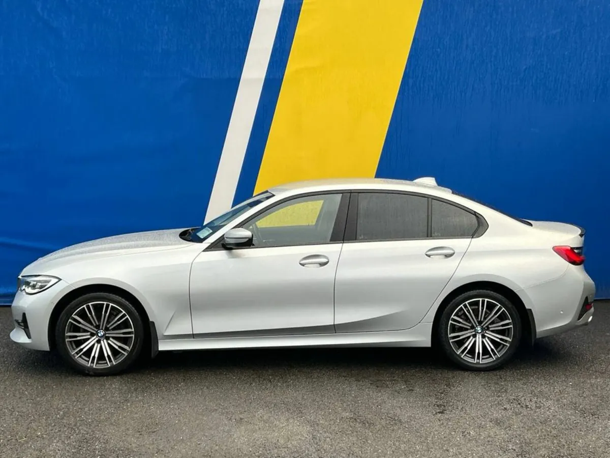 BMW 3-Series 318D SE // SAT NAV // 360 DEGREE PARK - Image 3