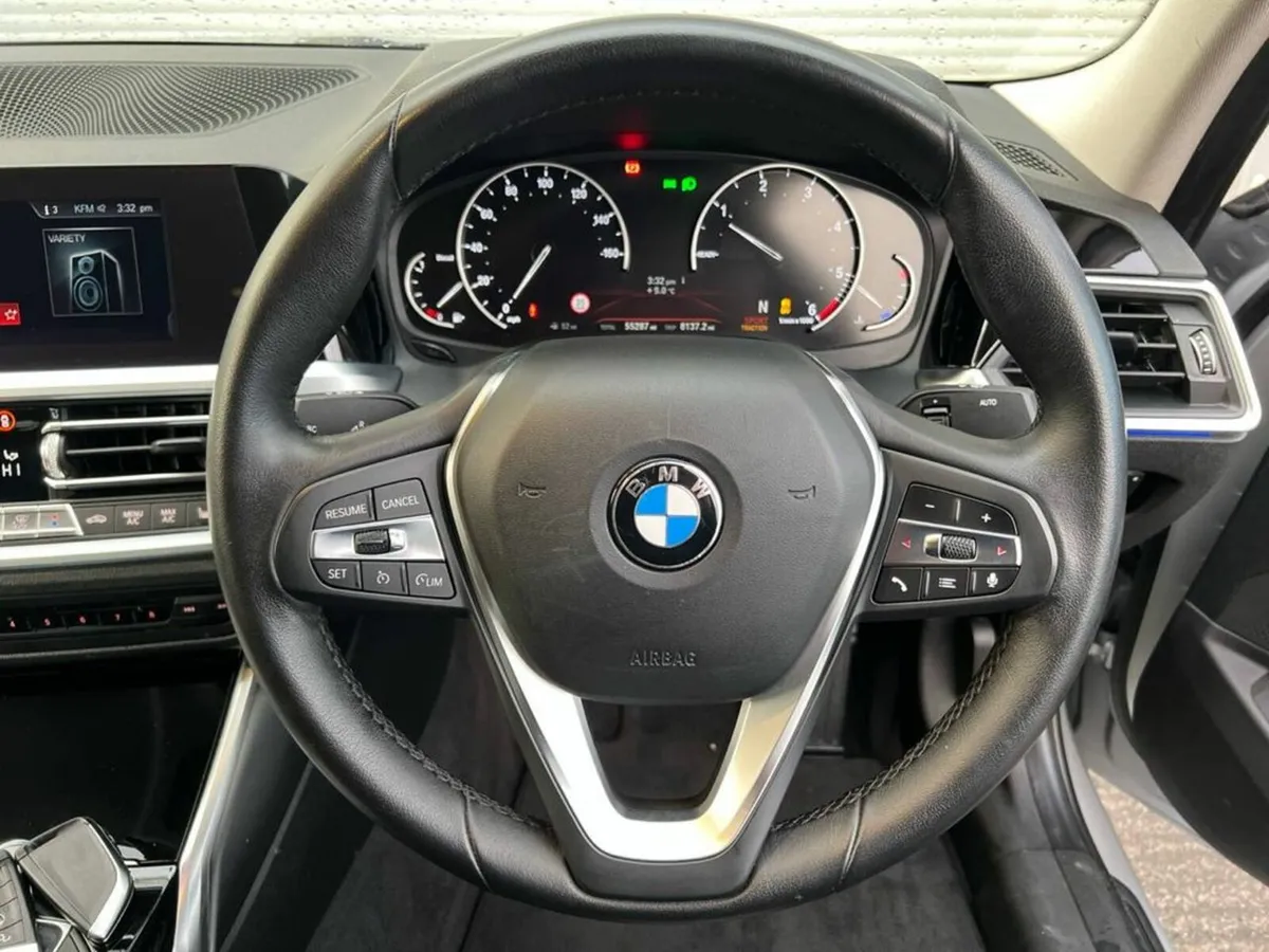 BMW 3-Series 318D SE // SAT NAV // 360 DEGREE PARK - Image 4