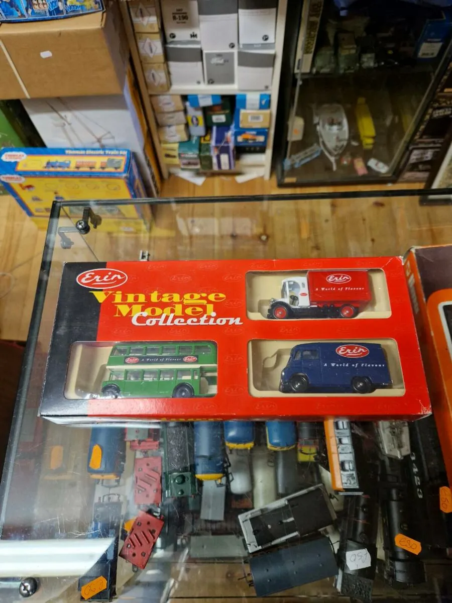 Corgi Lledo Erin Foods Van set - Image 1
