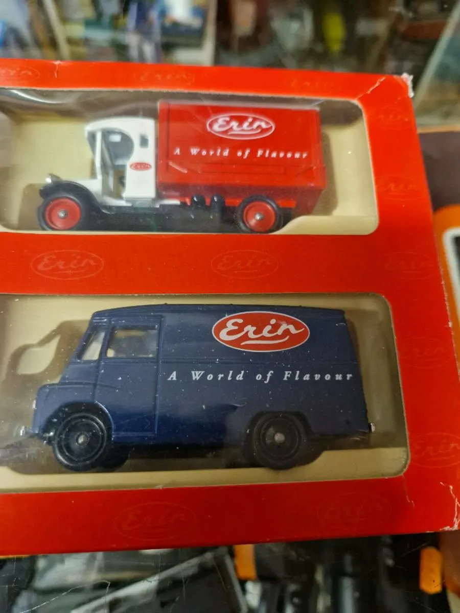 Corgi Lledo Erin Foods Van set - Image 3