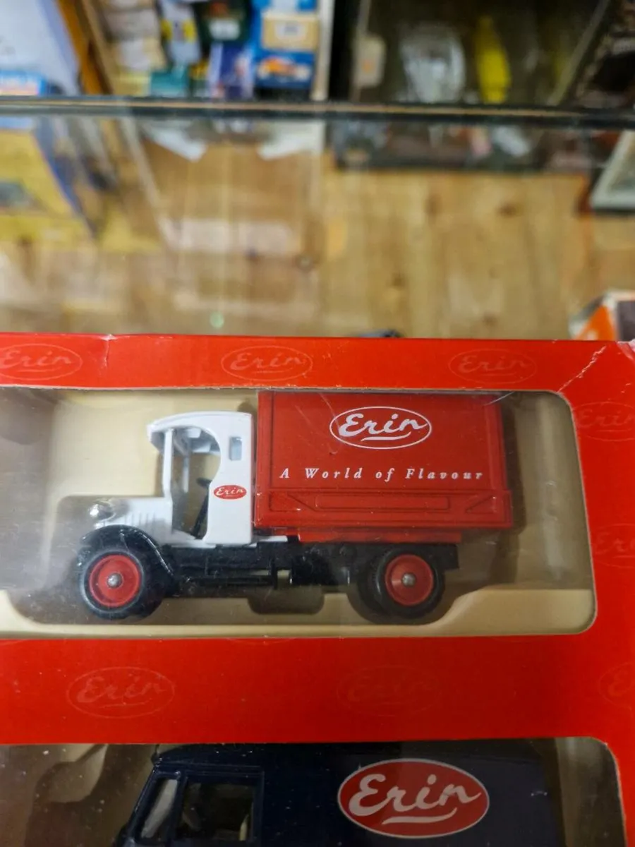 Corgi Lledo Erin Foods Van set - Image 4