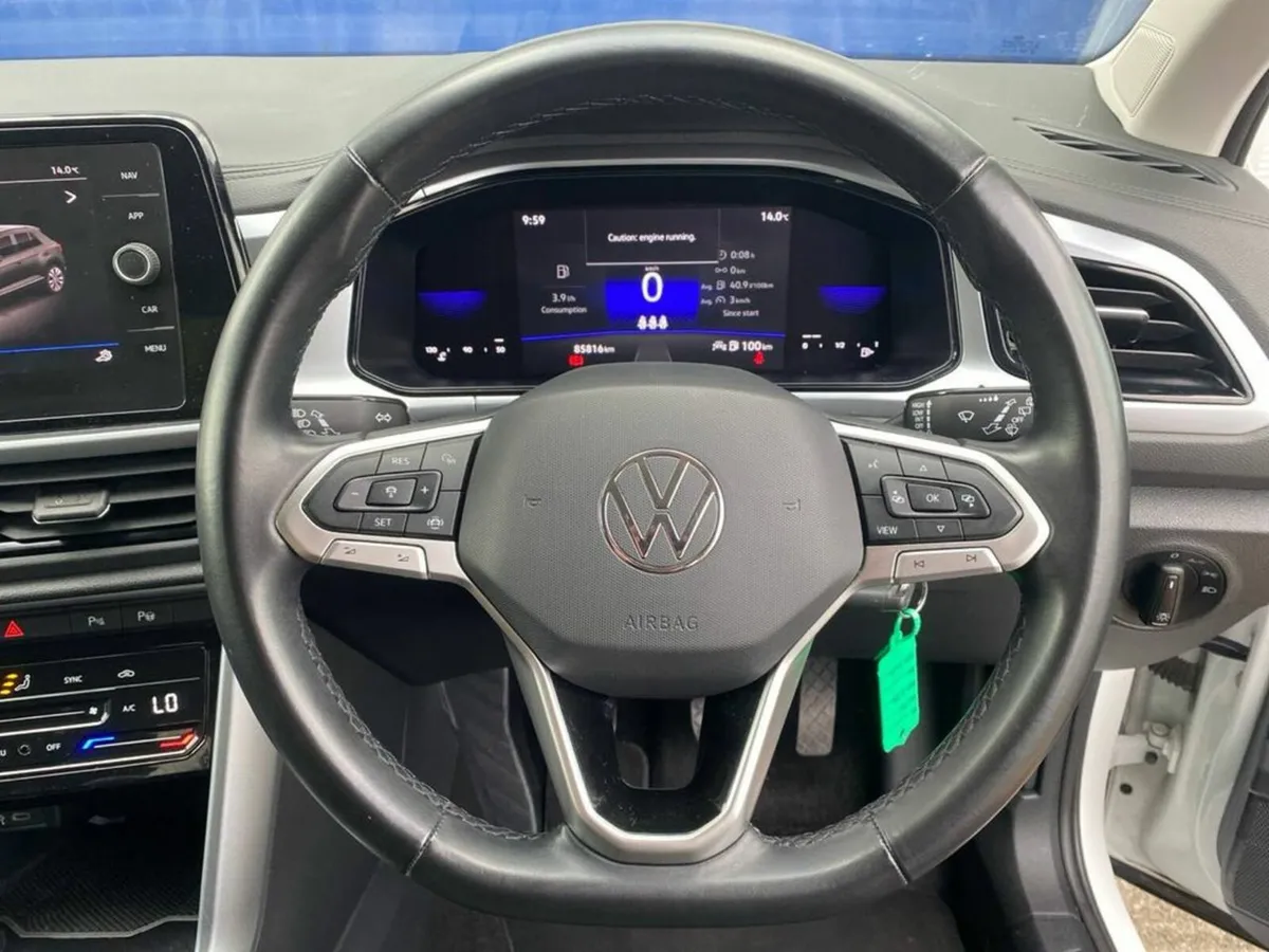 Volkswagen T-Roc 1.0 TSI LIFE // DIGITAL CLUSTER / - Image 4