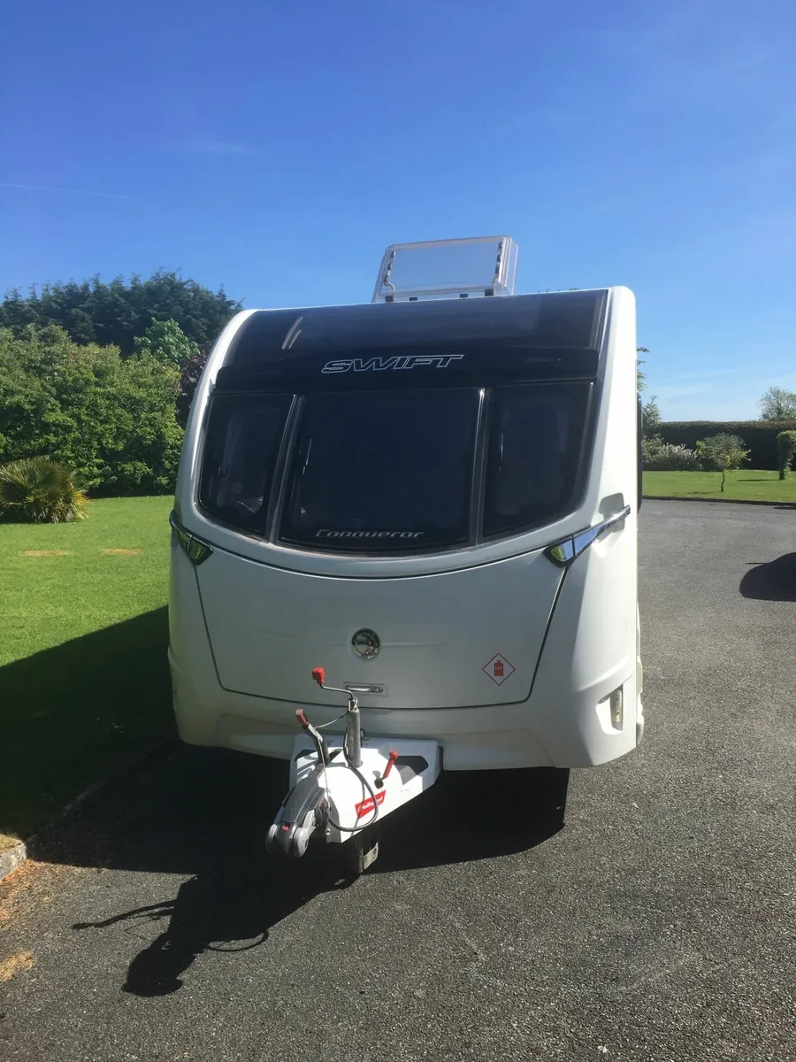 Swift Conqueror Fixed Bed Luxury Touring Caravan - Image 1