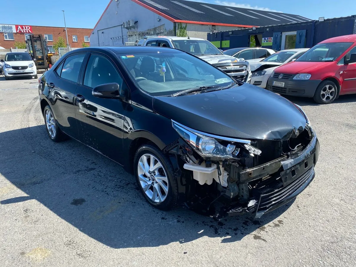 Toyota Corolla 2016 frontal damage - Image 1