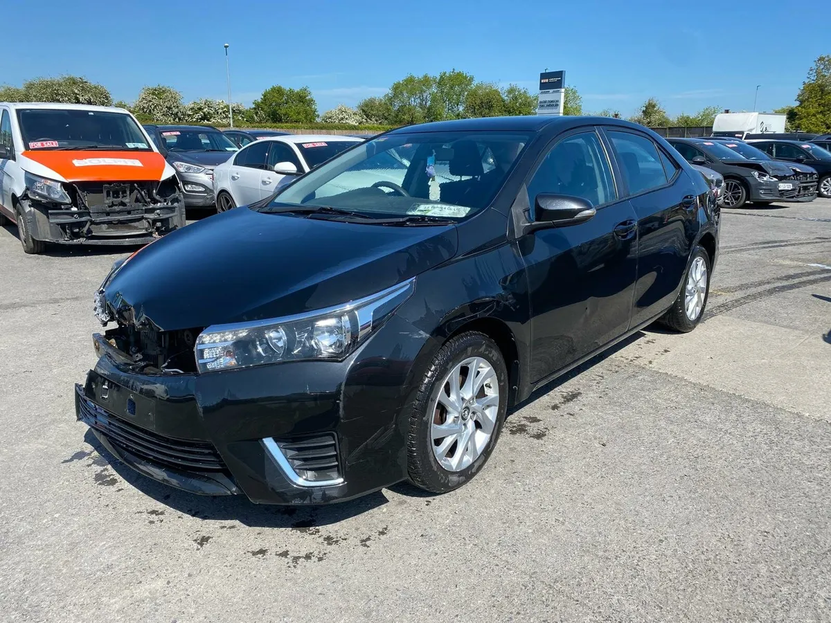 Toyota Corolla 2016 frontal damage - Image 4