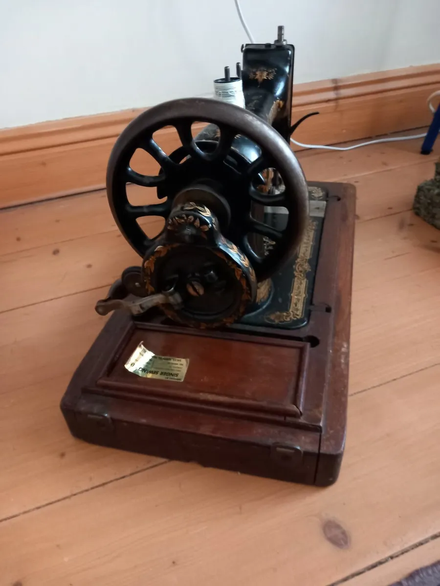 Sewing machine - Image 4