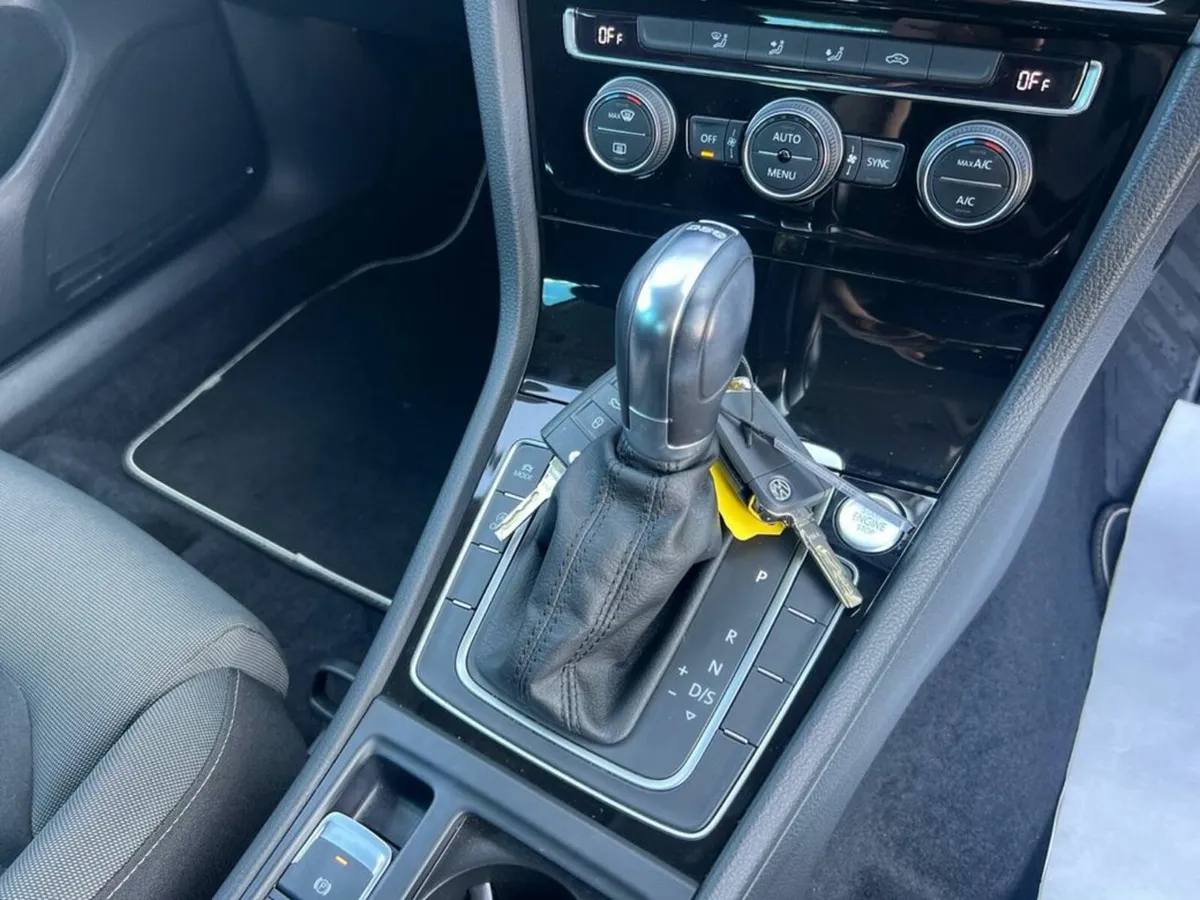 Volkswagen Golf HIGHLINE 1.4 TSI AUTO // APPLE CAR - Image 3