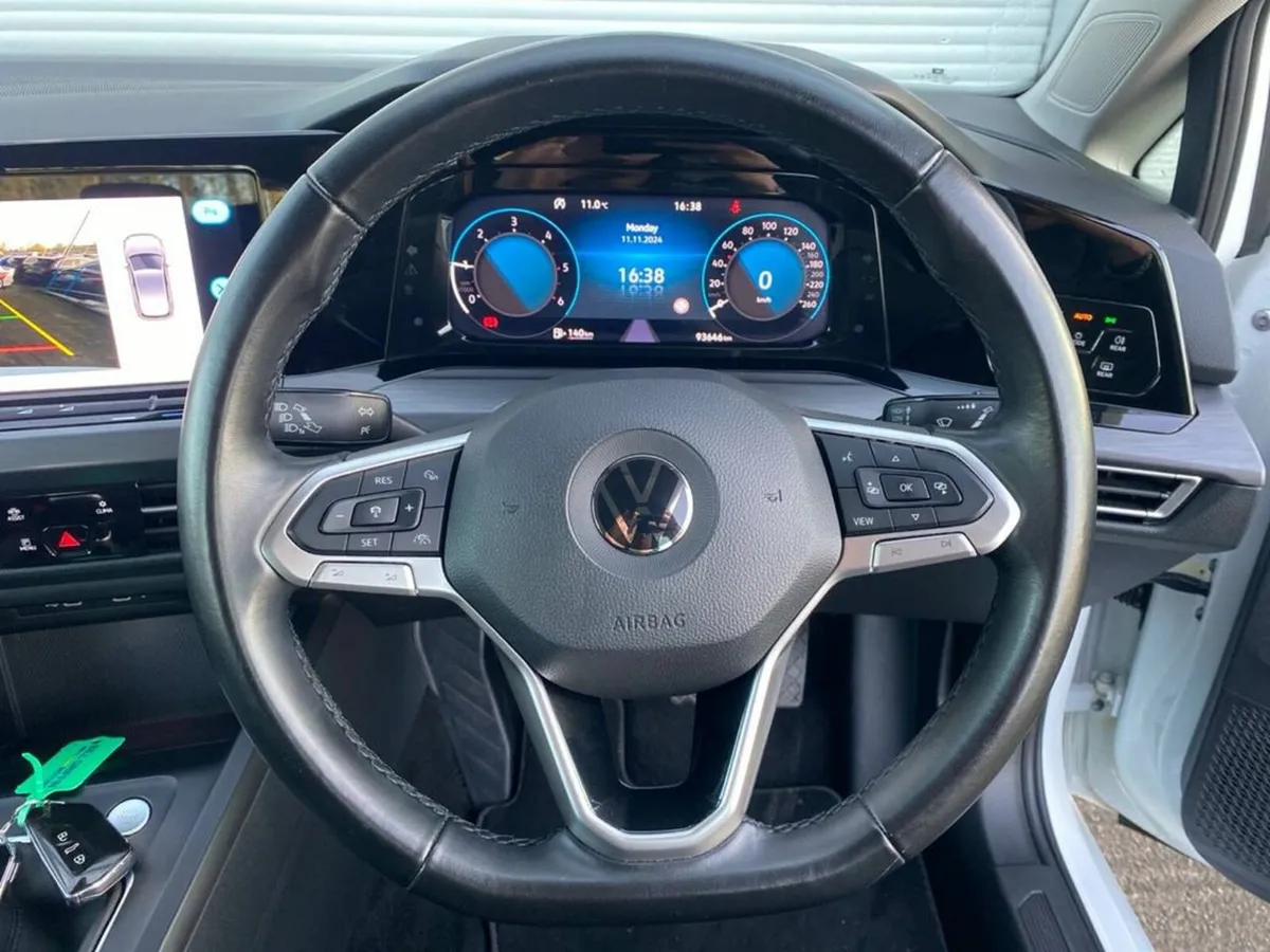 Volkswagen Golf STYLE 2.0 TDI // SAT NAV // HALF A - Image 4