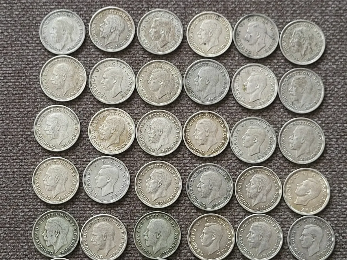 50 British silver three pence coins - Image 2