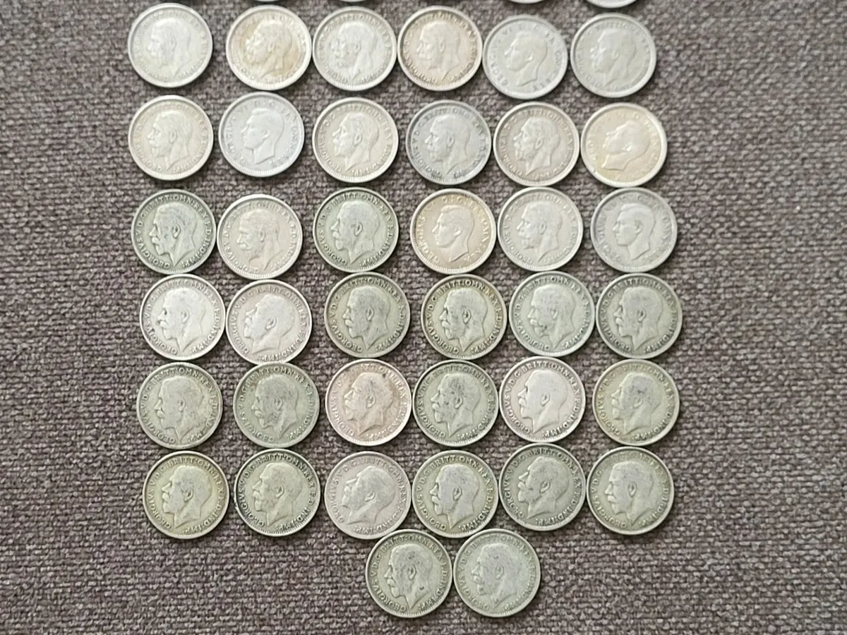 50 British silver three pence coins - Image 3