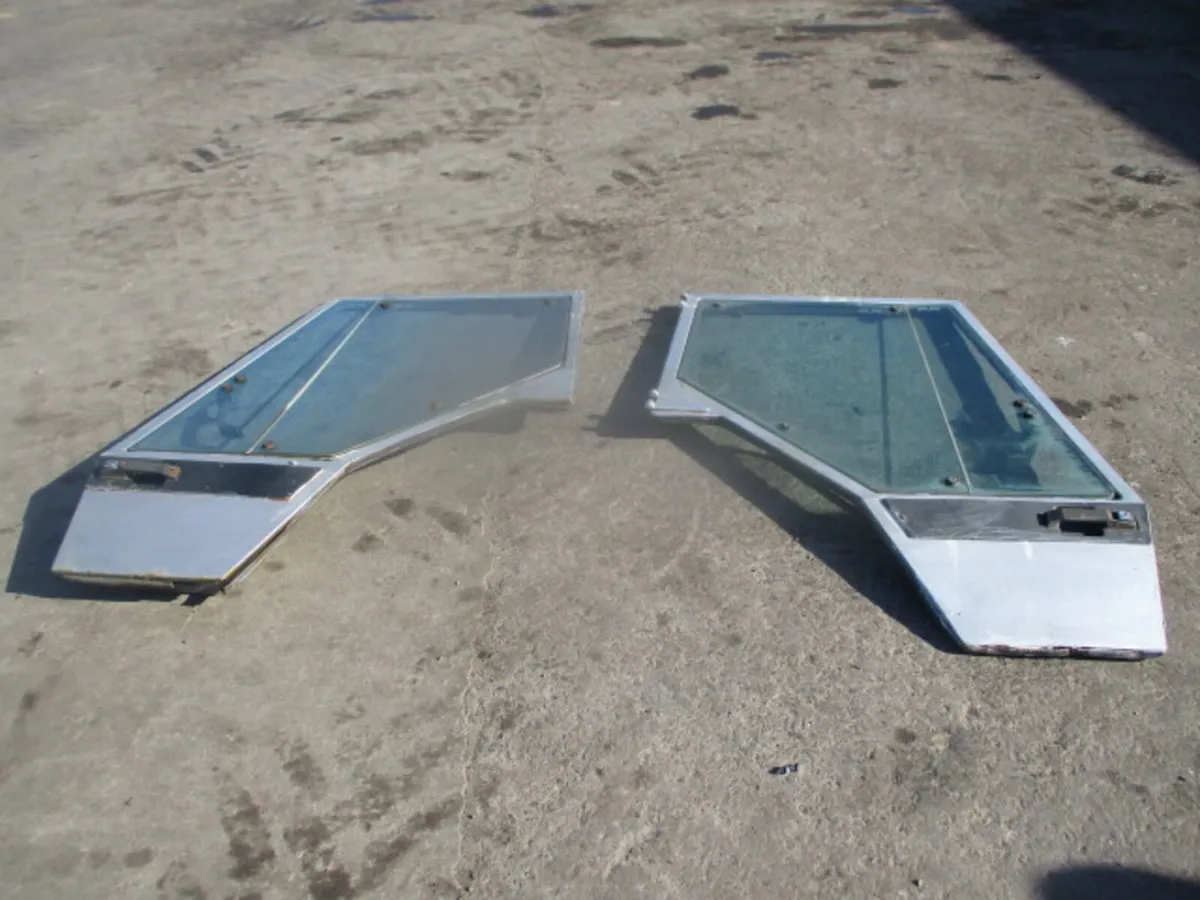 Massey Ferguson 3000 Series Doors - Image 2