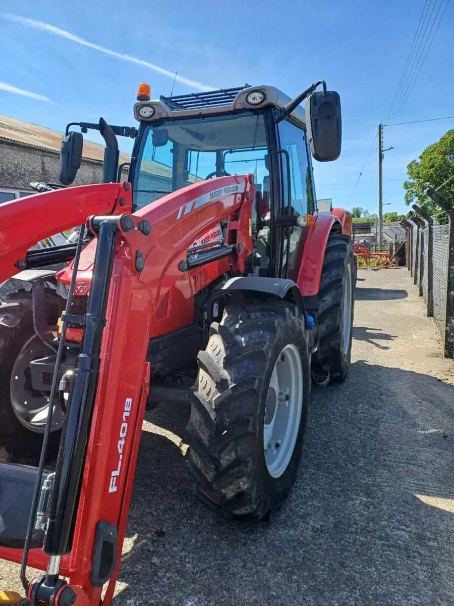 Massey Ferguson 5712S with loader - Image 2