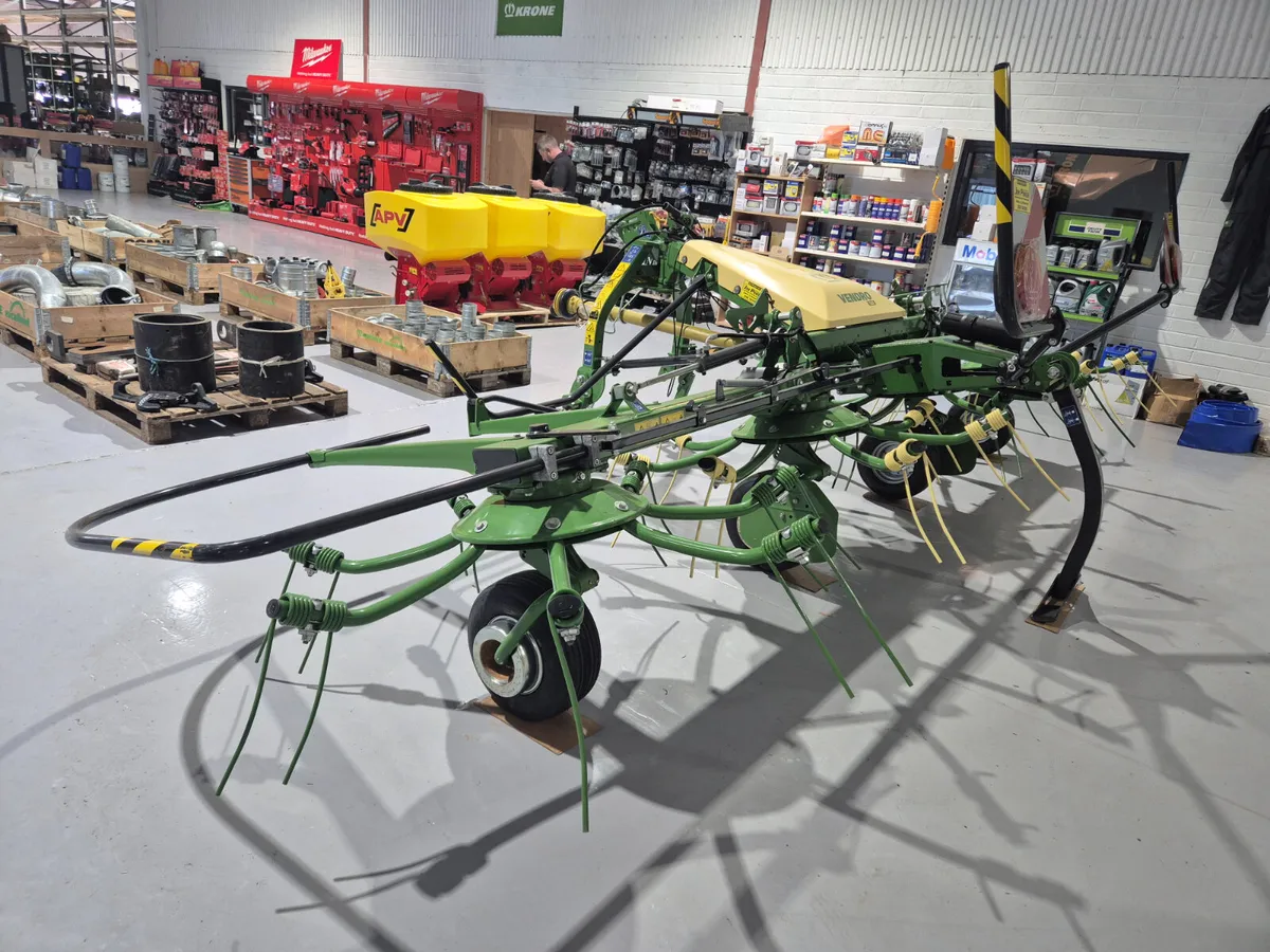 New Krone 4 rotor tedder - Image 3