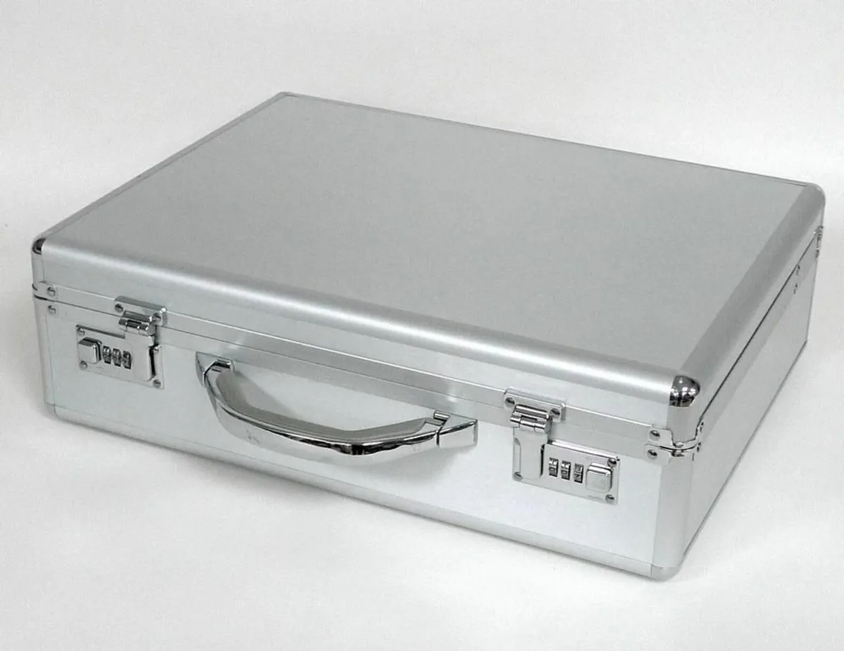 Collector’s James Bond Briefcase with 20 DVDs - Image 4