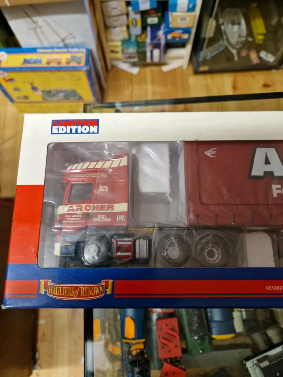 Corgi Scania Tractor Unit with Curtainside Trailer - Image 2