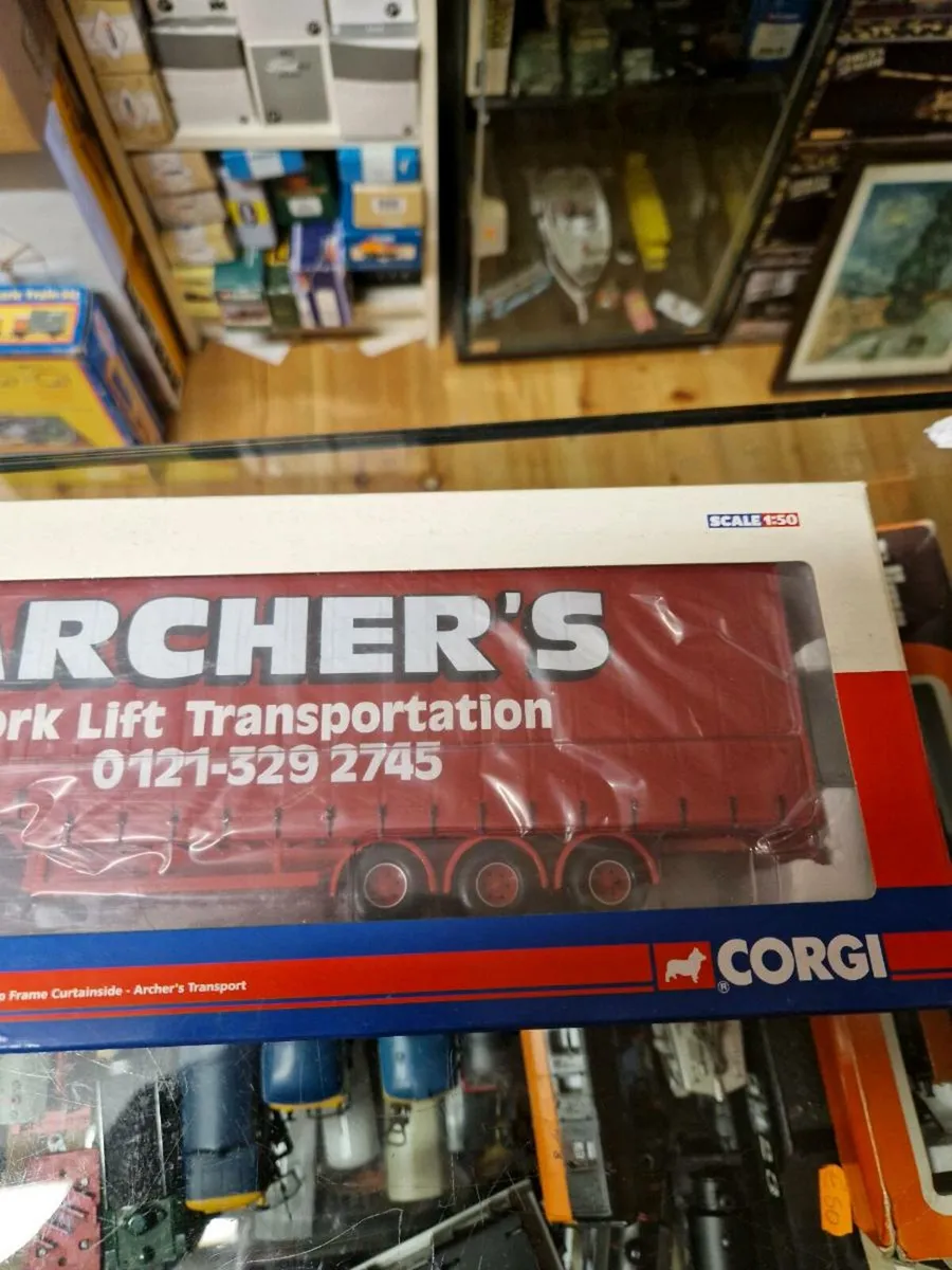 Corgi Scania Tractor Unit with Curtainside Trailer - Image 4