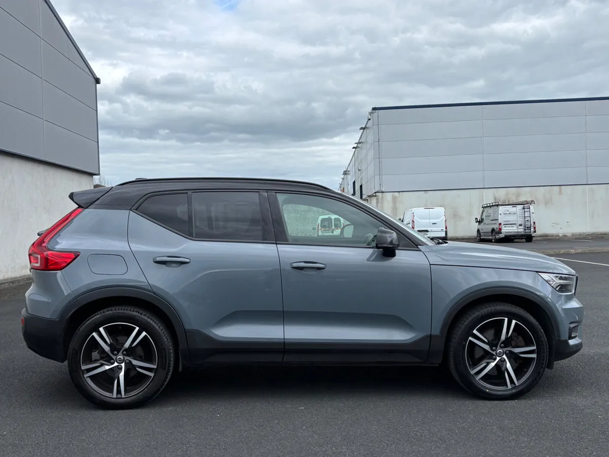 2021 Volvo XC40 R Design T4 1.5 Recharge - Image 4