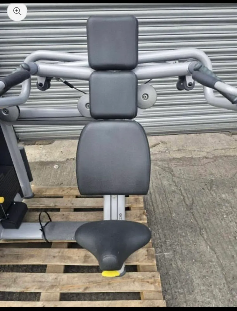 Technogym shoulder press - Image 3