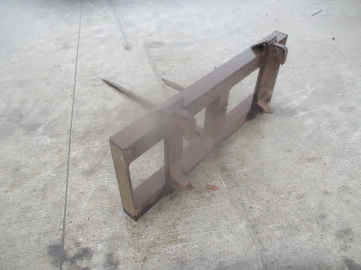 Bale Spike On Old Style Quicke Brackets - Image 2