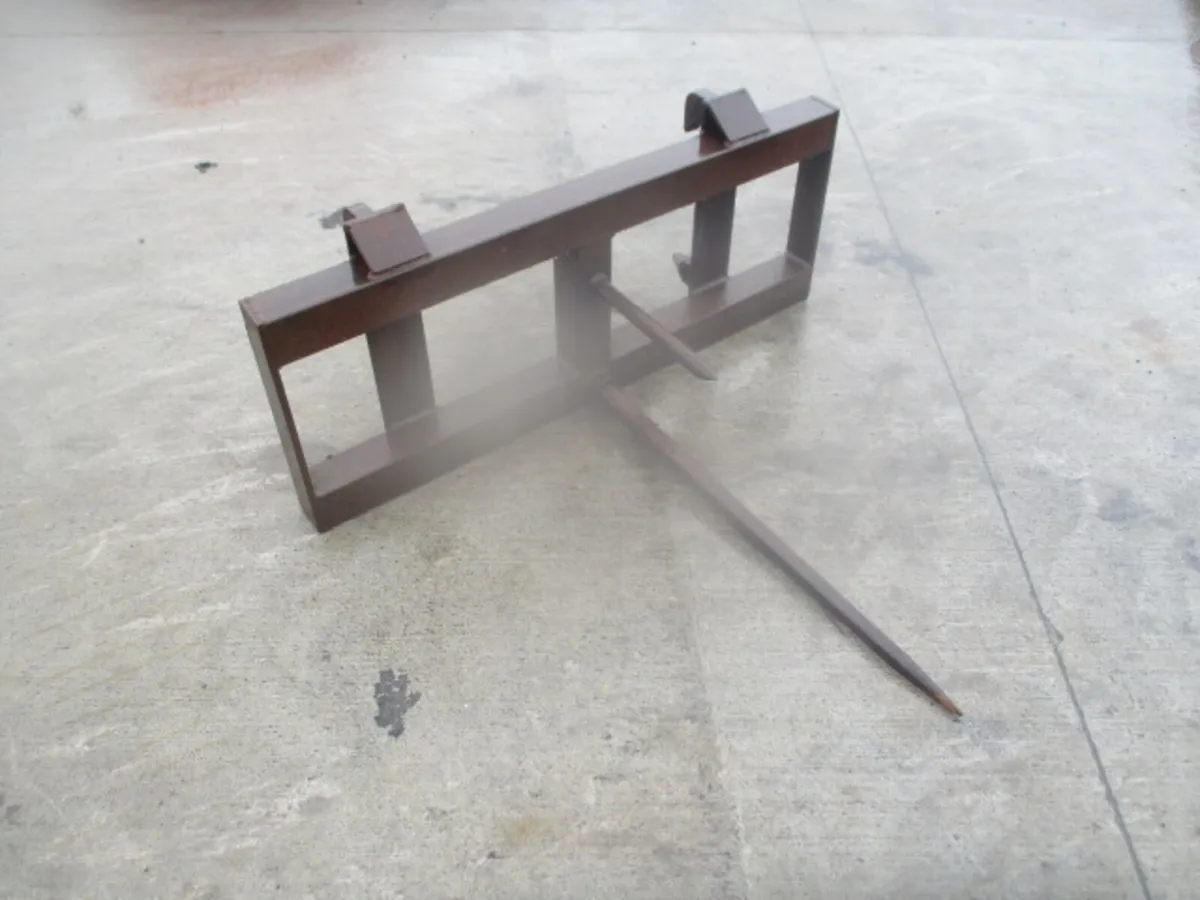 Bale Spike On Old Style Quicke Brackets - Image 1