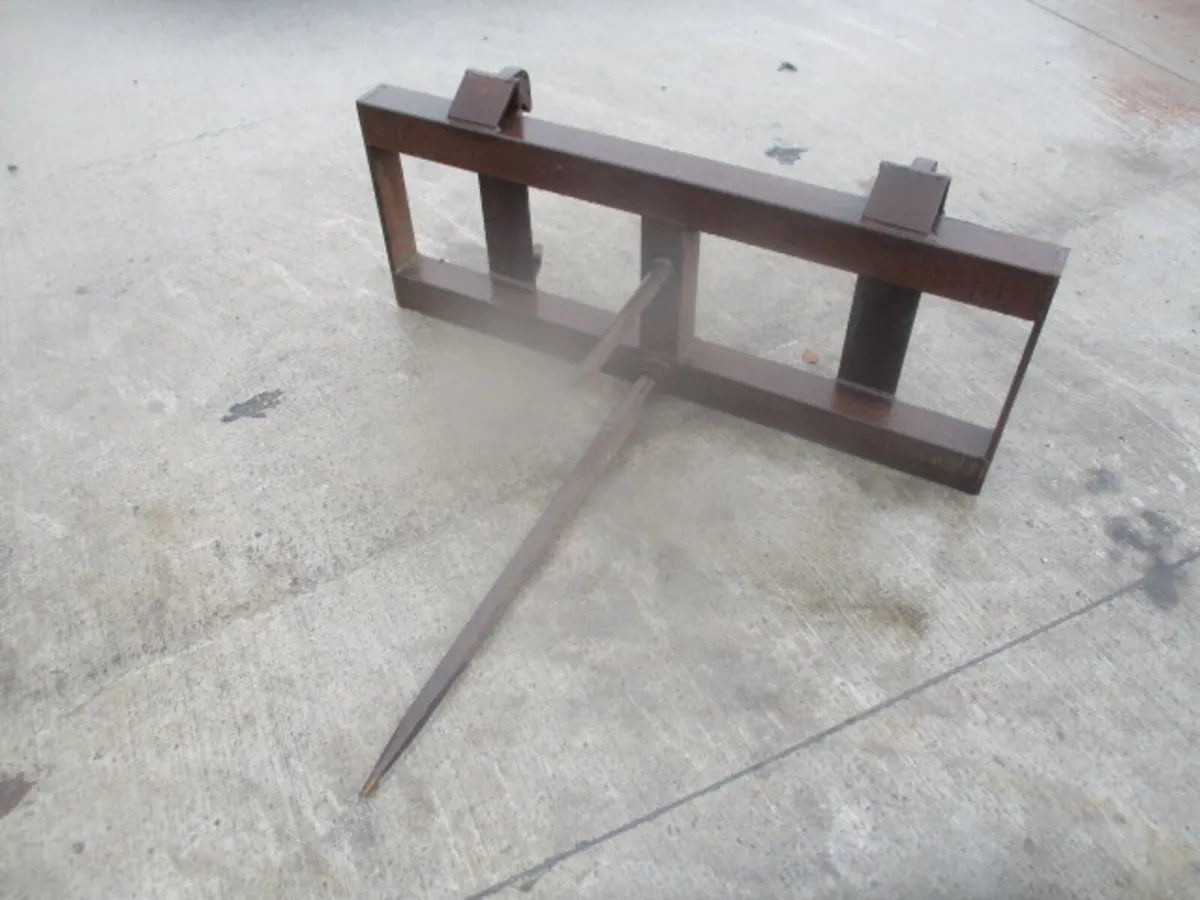 Bale Spike On Old Style Quicke Brackets - Image 3