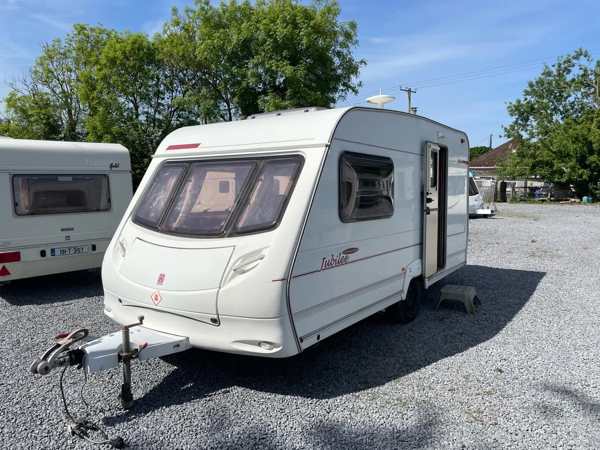 2 birth caravan show room condition - Image 1