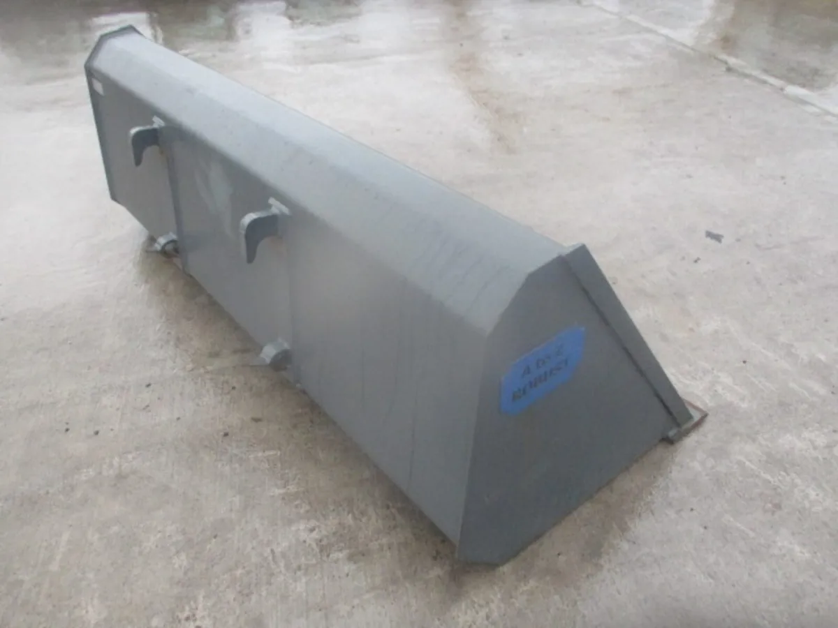 A to Z 6FT 6' Bucket On Old Style Quicke Brackets - Image 2