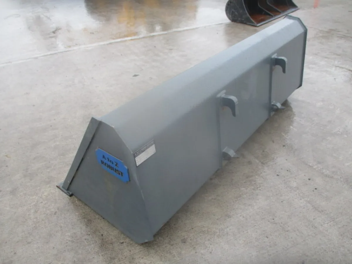 A to Z 6FT 6' Bucket On Old Style Quicke Brackets - Image 1